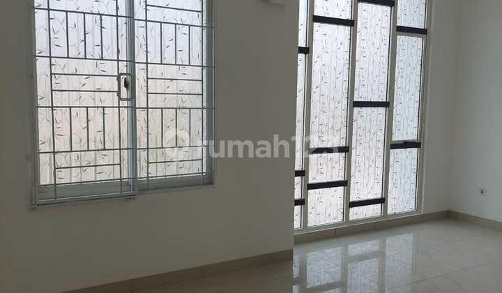 Disewakan Rumah Amerika Sudah Terenovasi Siap Huni Furnish Dengan 3 AC Di Green Lake City - (PW415)