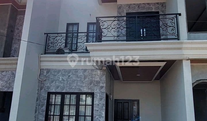 Rumah 2,5 Lantai Rooftop Dekat Tol Cijago