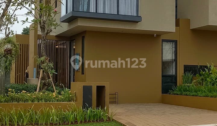 Rumah 2 1/2 Lantai di Shila at Sawangan Lake Series