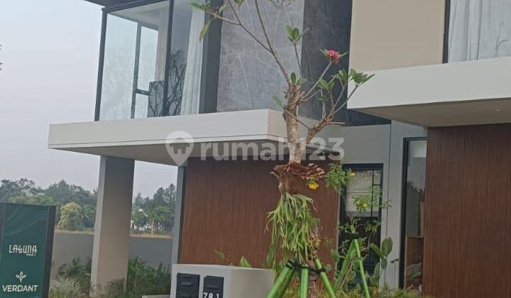 Rumah Sultan 2,5 Lantai di Shila @ Sawangan