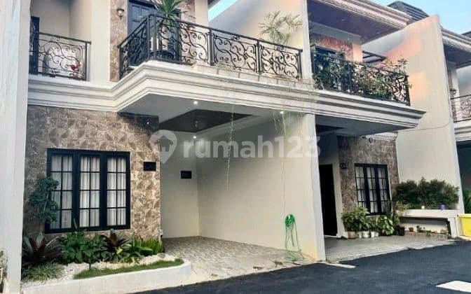 Rumah 2.5 Lantai ( Rooftop ) Dekat Tol Cijago