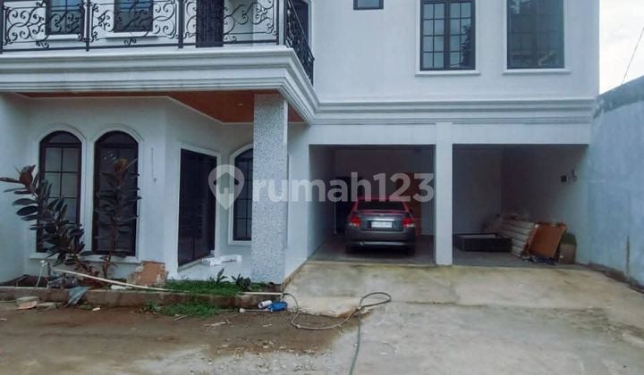 Luxury 2.5 Story House (Rooftop + Swimming Pool)