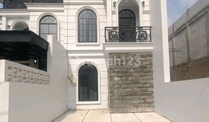 Rumah Mewah 2.5 Lantai ( Rooftop ) Di Harjamukti