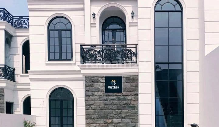 Rumah 2.5 Lantai + Rooftop di Harjamukti