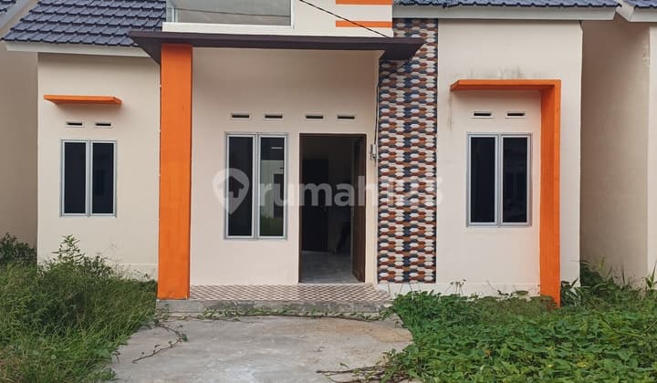 Rumah Jalan Raya Kapur Desa Mekar Baru