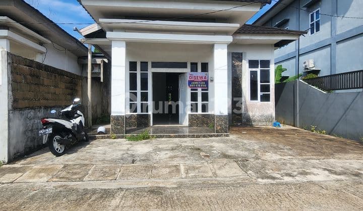 Paris Street 2 Family Alley House, Southeast Pontianak