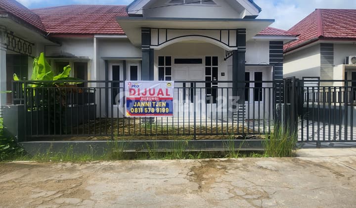 Rumah Jalan Sungai Raya Dalam Komplek Perumahan Cendana Family Permai, Kubu Raya