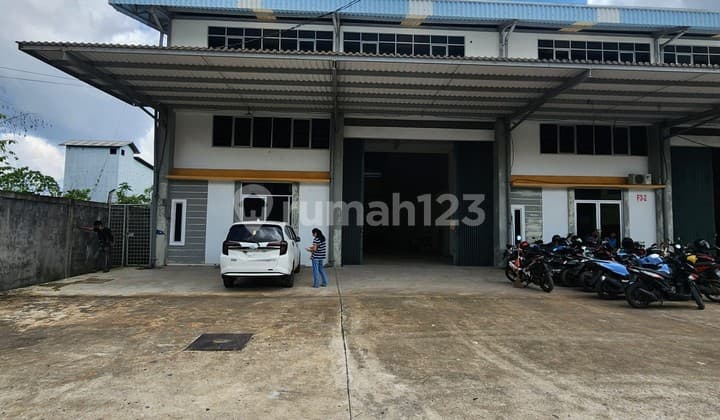 Gudang Jalan Trans Kalimantan Jalur 3, Kubu Raya Pontianak