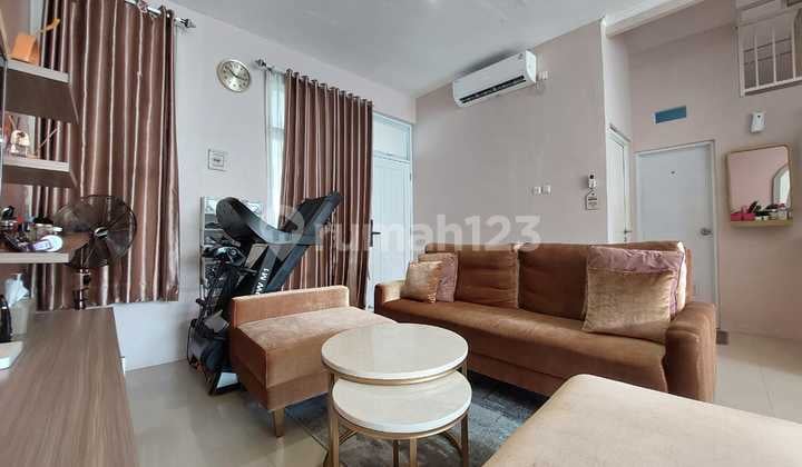 Dijual Rumah Cantik Furnished 2 Lantai Dalam Komplek Shm