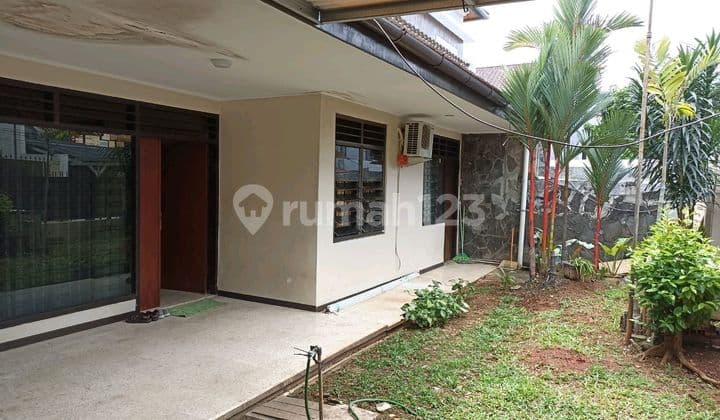 Dijual Rumah 2 Lantai Mezanine Lokasi Strategis Di Kebayoran Baru