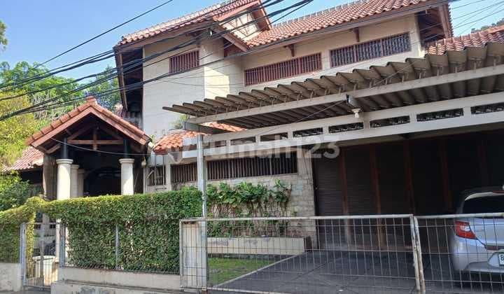 Rumah Siap Huni dengan Hunian Nyaman dan Asri di @Kebayoran Lama.