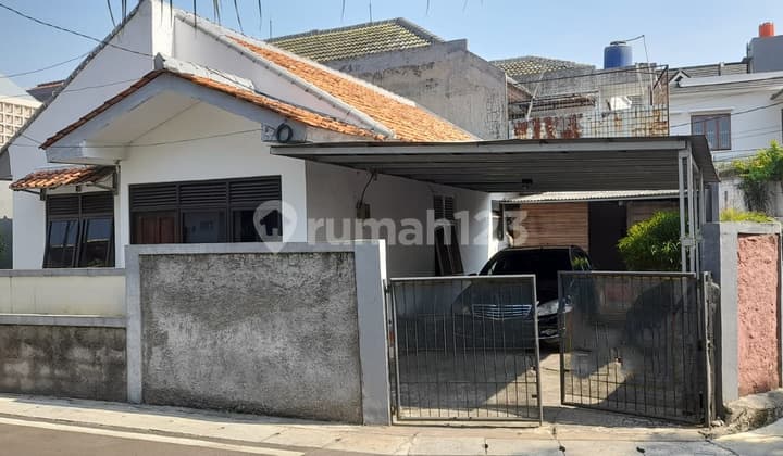 Rumah Hook Bebas Banjir Lokasi Dekat STAN Bintaro Tangerang Selatan