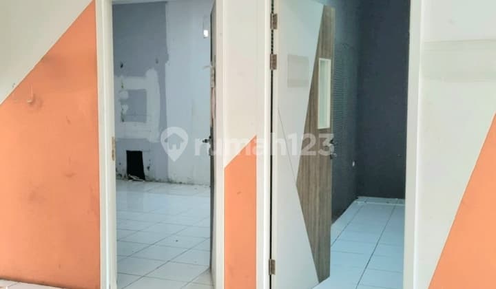 4-1/2 story building on Jl. Boulevard Raya, Kelapa Gading. Area 10x20m2