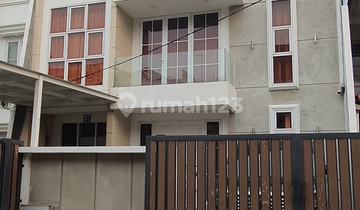 Modern Minimalist Gading Kirana Timur House, Kelapa Gading Area 9x17m2 Modern Minimalist Gading Kirana Timur House, Kelapa Gading Area 9x17m2