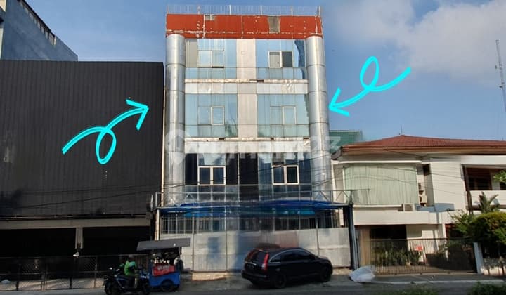 Gedung 4 Lantai Jl Boulevard Raya, Kelapa Gading Luas 10x20m2