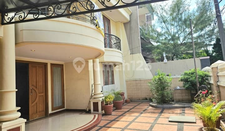 Rumah Luas di Janur Kuning, Kelapa Gading. Rapih Terawat, Siap Huni