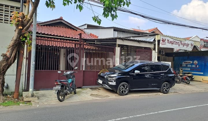 Jual Rumah Duren Sawit Lokasi Cocok untuk Usaha Luas 230M2 Harga 3,5 M Nego