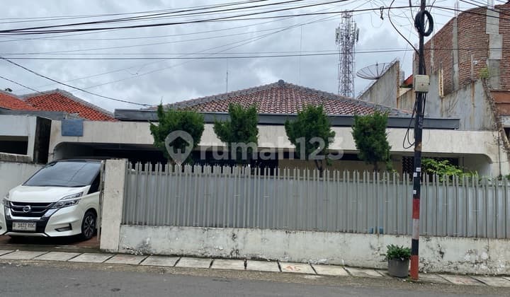 Jual Rumah Banyak Kamar Lokasi Strategis Dekat S Parman, Tomang Luas 750M2 Mepet NJOP 11 M Nego Jual Cepat Butuh Uang