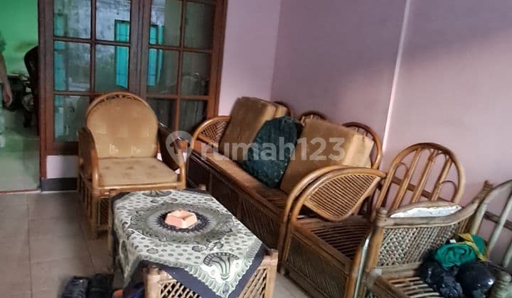 Strategic house near offices, malls, hospitals, schools, and campuses.