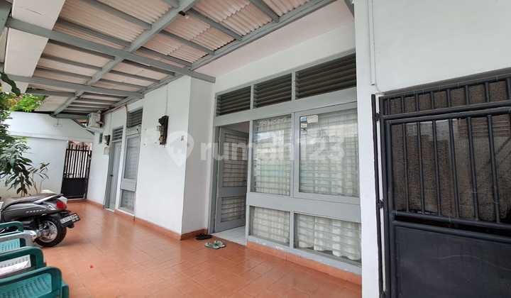 Jual.cepat Hanya 4 Miliar Luas 305M2, Jalan Kaki.5 Menit ke Stasiun LRT , Jalan.depan.lebar 2 Mobil, Strategis