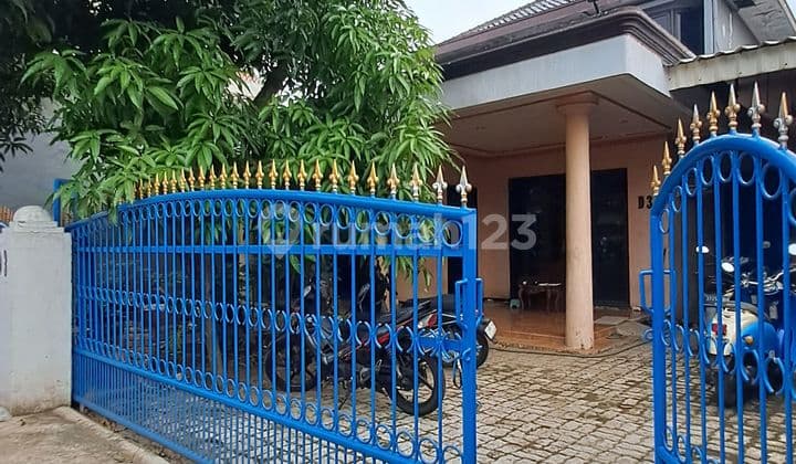 For sale. Cipinang Melayu house. Area 260m2. Price 2.7m Negotiable.