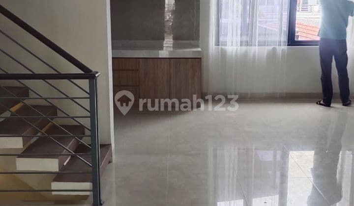 Rumah baru di komplek Sunter, jalan lebar bebas banjir
