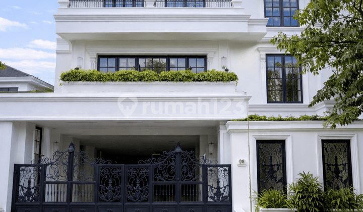 Rumah Baru Mewah Fully Furnished American Classic di Darmawangsa