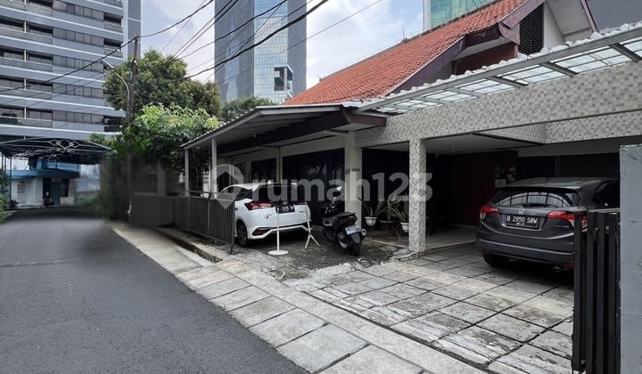 Dijual Rumah Hitung Tanah Strategis di Setiabudi Kuningan