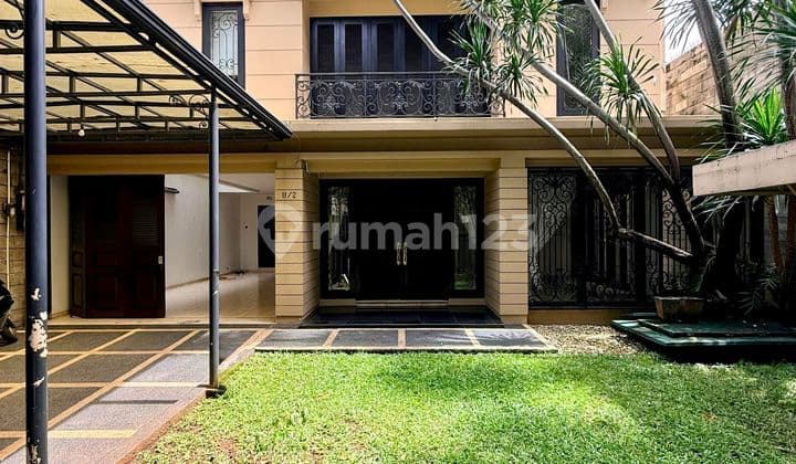 Rumah Siap Huni Strategis di Kebayoran Baru Dekat Senayan City