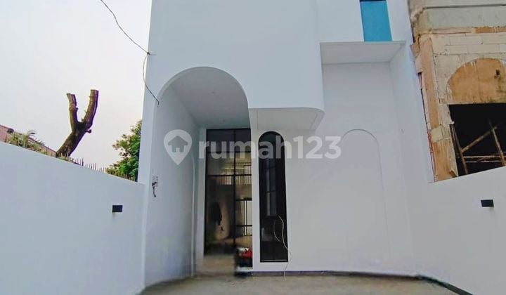 Rumah Baru Klasik Di Larangan Nempel Joglo Jakarta Barat