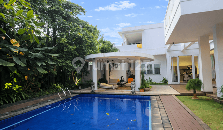 Jual Cepat Rumah Klasik Mewah Luas 950 M² Strategis di Jagakarsa