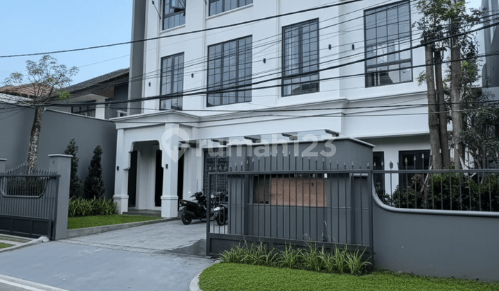 Dijual Rumah Baru Mewah Klasik Di Senayan Kebayoran Baru Jaksel