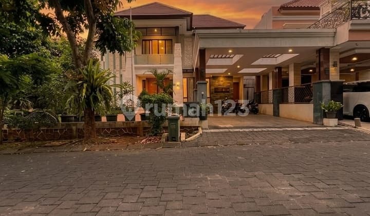 Rumah Mewah Posisi Hoek Modern Tropical Strategis di Jagakarsa