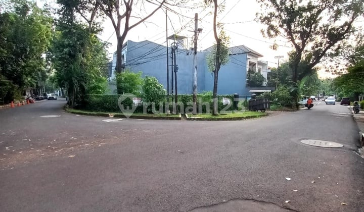 Quick Sale Strategic Hook Position Land Plot in Kebayoran Baru