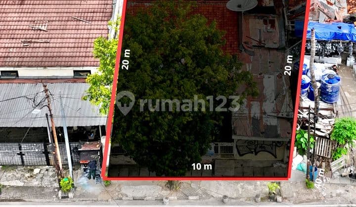 Land-Counting House Suitable for Commercial Business in Kebayoran Baru
