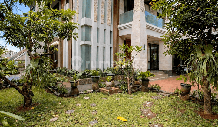 Jual Cepat Rumah Mewah Hoek Modern Tropis Strategis di Jagakarsa