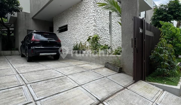 Dijual Rumah Baru Hook Fully Furnished Modern Tropis di Cilandak