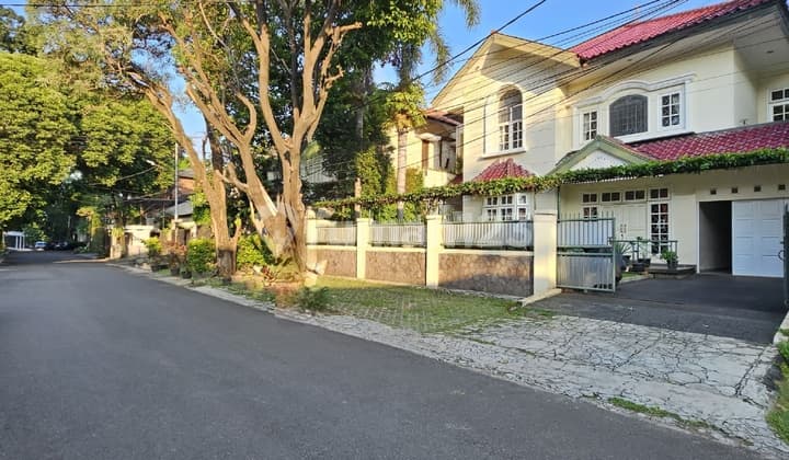Dijual Cepat Rumah Mewah Klasik Prime Area Senayan Kebayoran Baru