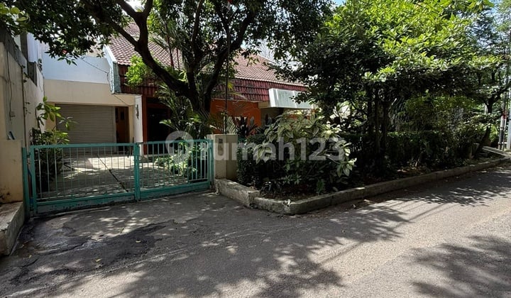 Rumah Tua Hitung Tanah Depan Taman Panglima Polim Kebayoran Baru