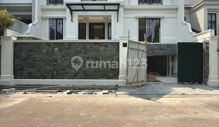 Rumah Baru Mewah American Classic di Senayan Kebayoran Baru