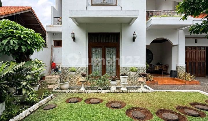 Jual Cepat Rumah Full Furnished Luas Modern Tropis di Pancoran