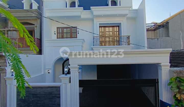 Dijual Rumah Baru Mewah American Classic di Kreo Petukangan