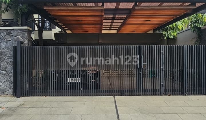 Dijual Rumah Semi Furnish Strategis Area Senopati Kebayoran Baru