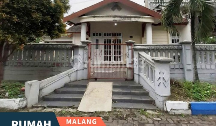 Dijual Rumah Dekat Fasilitas Umum di Pbi Araya Blimbing Malang
