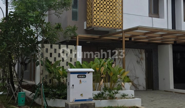 Disewakan Rumah Baru 3 Lantai Harga 150 Juta Nego