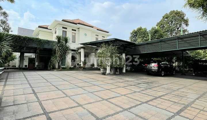 For Sale Luxury House, Large Land, Strategic Location Near Antasari Main Road, South Jakarta