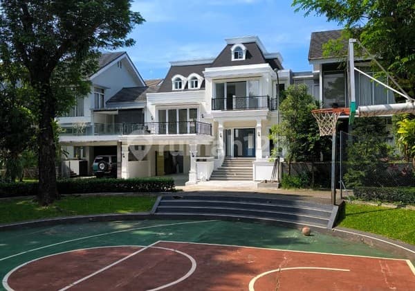 For Sale Brand New American Classic Model House Facing Park