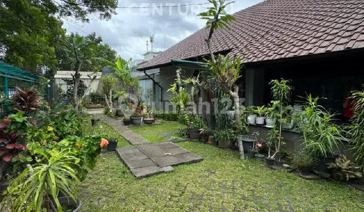 Rumah Besar Cocok untuk Cafe, Kostan atau Usaha Sayap Pahlawan