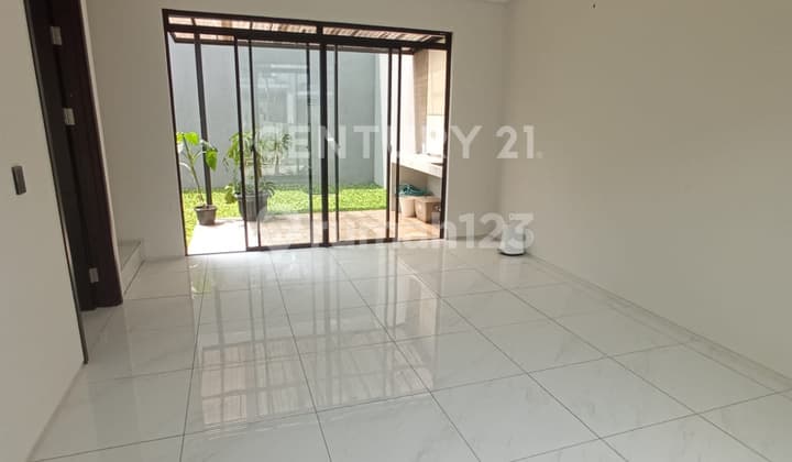 Rumah Kota Baru Parahyangan Nyaman Tenang Asri