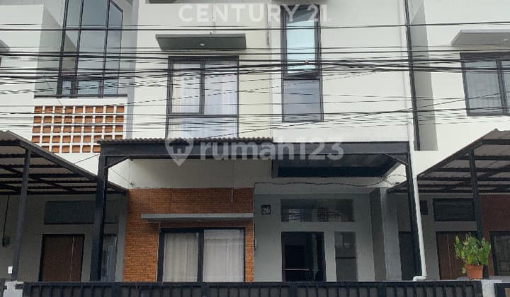 Rumah 2 Lt Kiara Sari,Buah Batu Margacinta Bandung